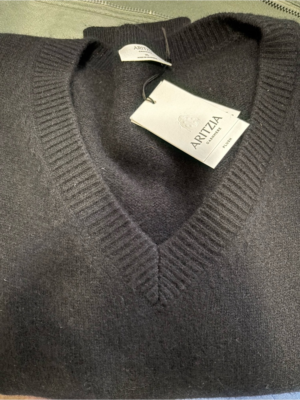Aritzia Women's Black V-Neck Sweater